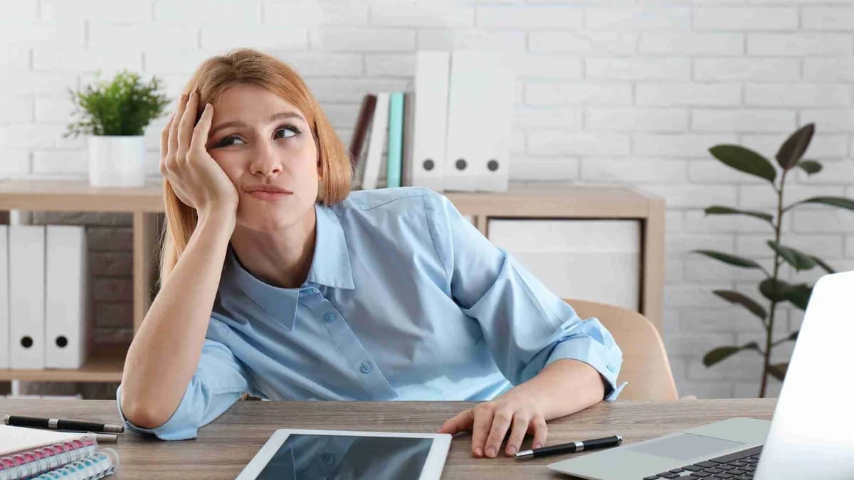 Aburrimiento crónico en el trabajo: Conoce al «Boreout», un enemigo silencioso que acecha la productividad