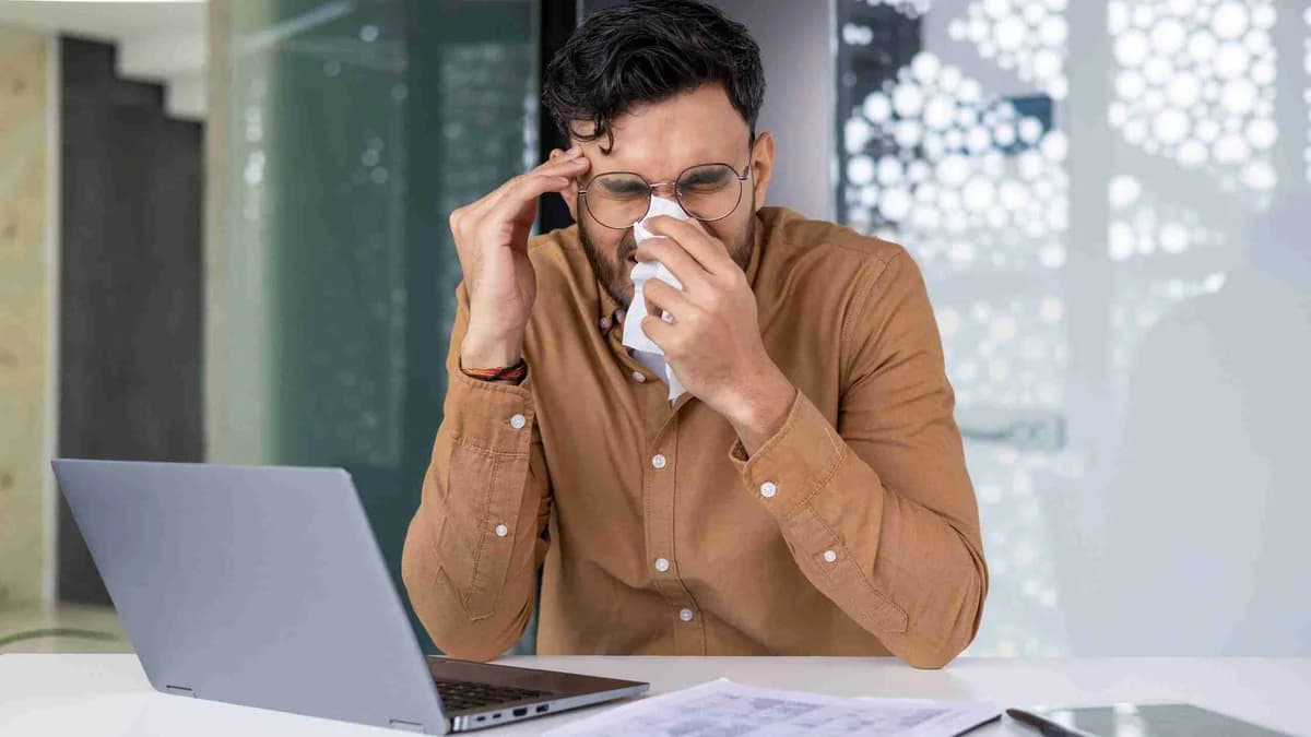 ¿Días de enfermedad o «presenteísmo»? La polémica sobre el derecho a enfermarse en el trabajo