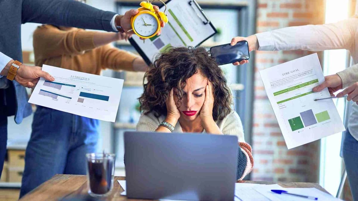 Estas son las principales frustraciones de los empleados en las oficinas – ¿Tu empresa es culpable?